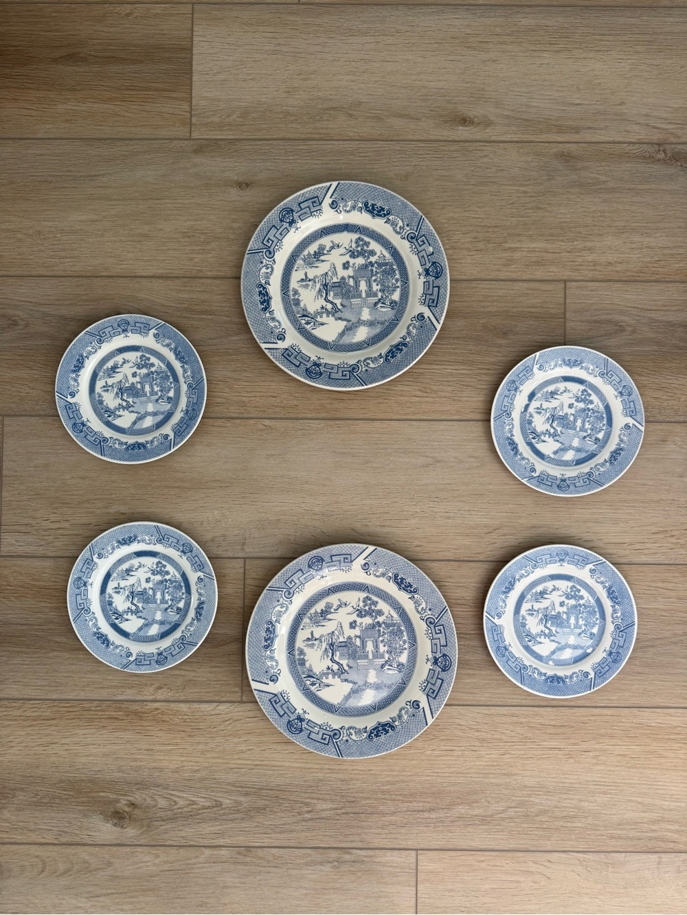Light Blue Willow Pattern Plates (6)